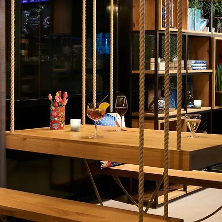 Moxy Amsterdam Schiphol Airport-3