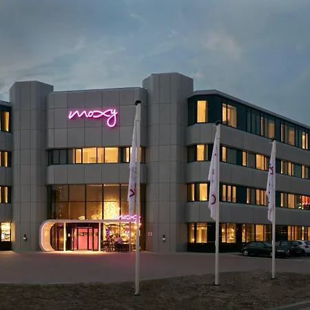 Moxy Amsterdam Schiphol Airport-2